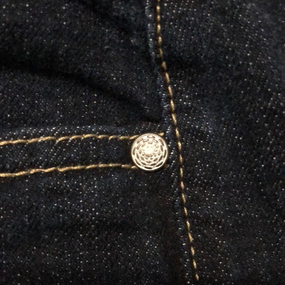 Dark Wash Levi’s Denim 5 Pocket Pencil Skirt Back Slit Size 12 - Picture 11 of 11